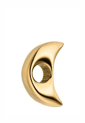 Glatter, glänzender Goldring in Form eines Halbmonds mit breitem Band und abgerundeten Kanten auf weißem Hintergrund.