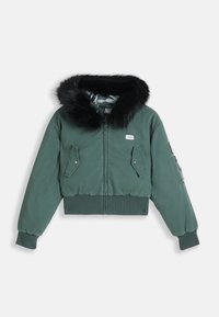 Zrezaná zelená puffer bunda s čiernou umelou kožušinou na kapucni, so zipsom, dvoma prednými vreckami a pružnými manžetami. Podšitá kamuflážnym vzorom.