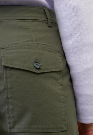 Short - utility green
