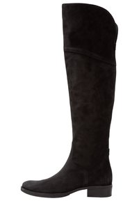 Botas negras por encima de la rodilla hechas de suave ante. Tienen una punta redonda, un tacón bajo y apilado, y un acabado liso sin hardware visible.