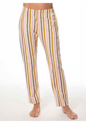 Locker sitzende Hosen mit vertikalen Streifen in Pink, Senfgelb, Braun und Beige, barfuß getragen, von der Taille bis zu den Füßen vor weißem Hintergrund gezeigt.