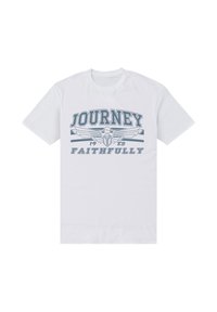 Bílé tričko s modrým grafickým nápisem "JOURNEY 1983 FAITHFULLY" a křídleným emblémem uprostřed.