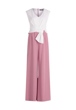 Ärmelloser Overall mit einem weißen, verdrehten Oberteil und weiten, pinken Hosen. Weicher Stoff mit glatter Textur; Reißverschluss hinten.
