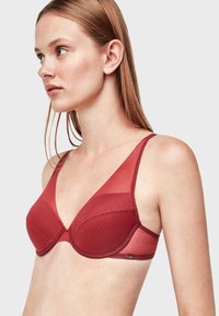 Gisela Grudnjak sa žicom - light red