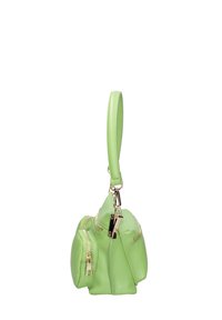 Borsetta da polso in pelle verde chiaro con cerniere e chiusura dorate, caratterizzata da scomparti multipli e tracolla ad anello.