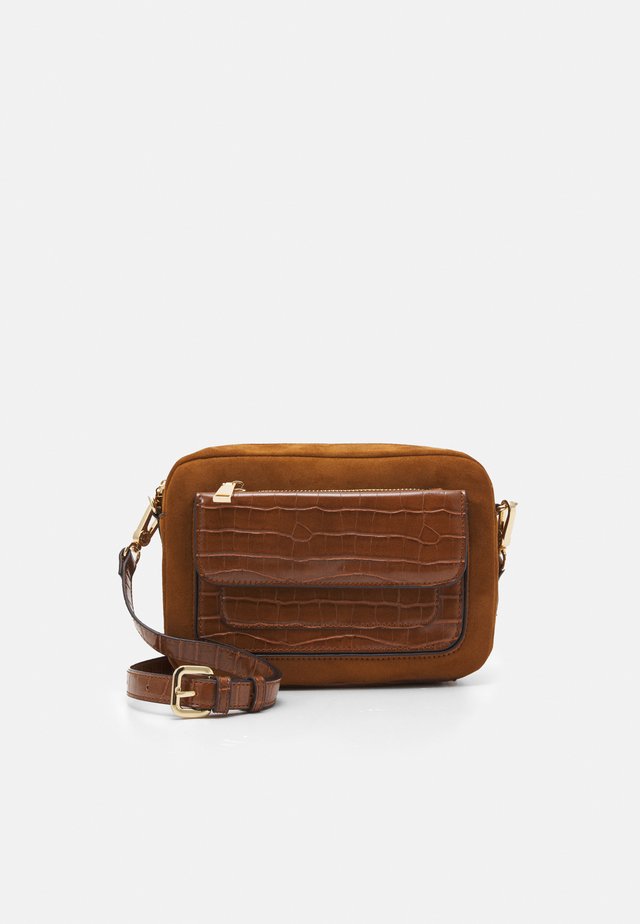 CROSSBODY BAG - Axelremsväska - camel