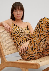 comma casual identity MIT SPAGHETTITRÄGERN - Top - schwarz