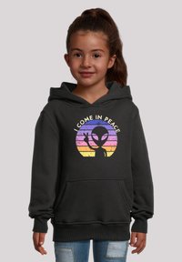 Zwarte hoodie met een graphic van een alien en de tekst "IK KOM IN VREDE" boven een verloopcirkel van roze en gele strepen.