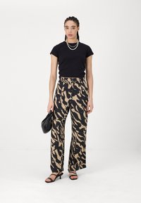 ONLY ONLNOVA LIFE ELITE LESLI PANT  - Auduma bikses - black