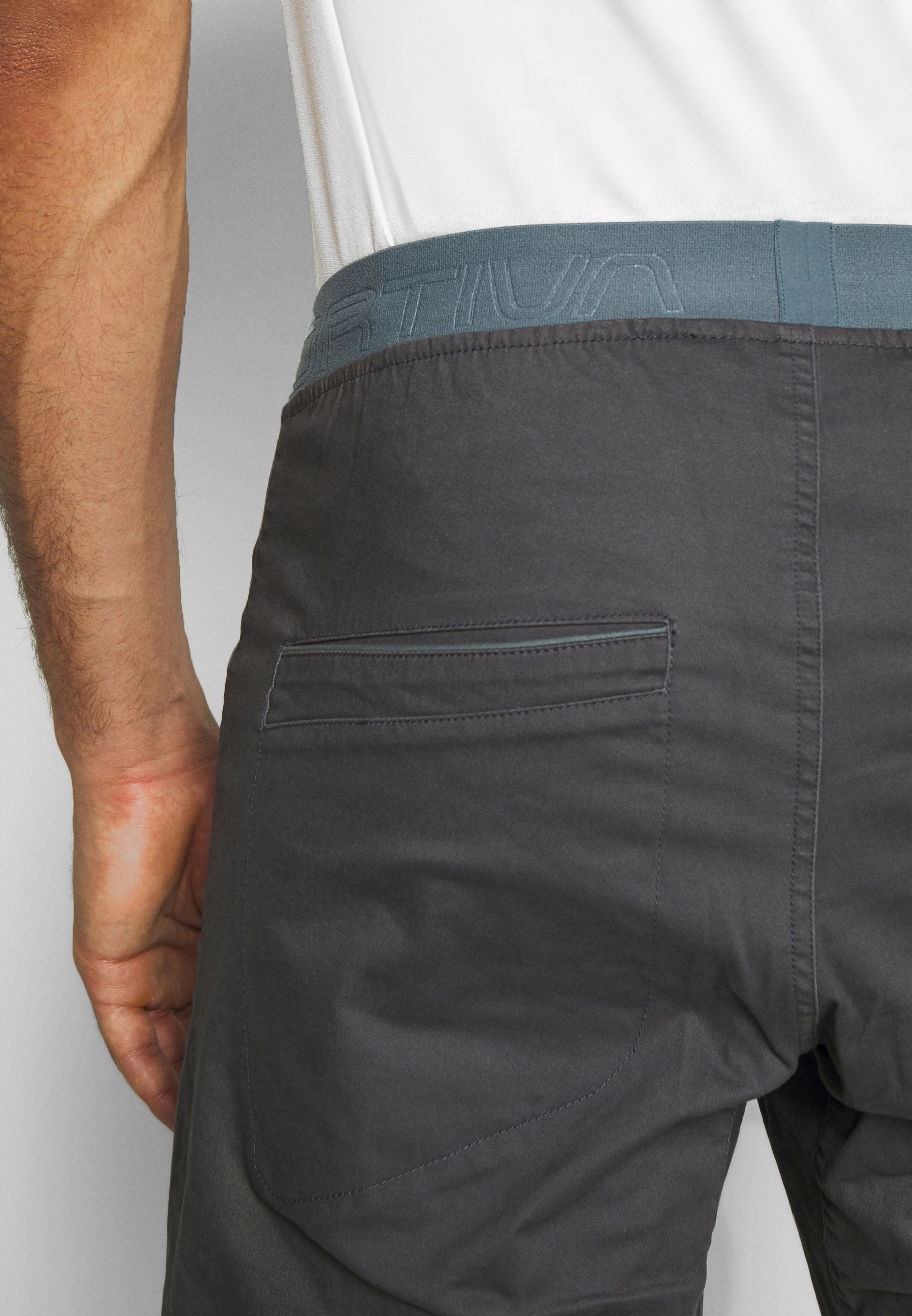 Uomo FLATANGER SHORT - Pantaloncini sportivi Uomo FLATANGER SHORT - Pantaloncini sportivi