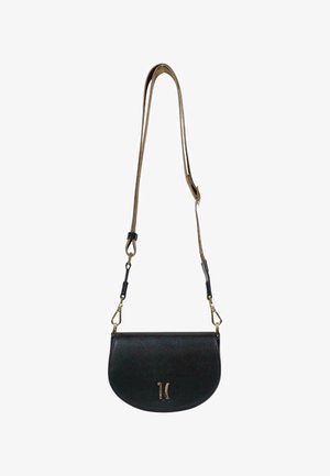 Borsa a tracolla nera in pelle con logo in accento dorato. Presenta una forma arrotondata e una tracolla regolabile con accessori in oro.