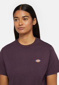Dickies MAPLETON  - Jednoduché tričko - plum perfect