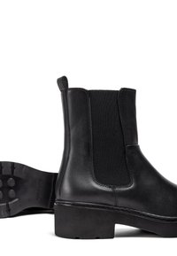 Stivaletti neri in pelle con pannelli laterali elasticizzati, suole in gomma piatta e linguette posteriori. Finitura liscia e texturizzata senza motivi visibili.