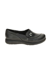 Schwarze Slipper aus strukturiertem Leder mit einer runden Spitze, dekorativen Nähten und einem Schnallenakzent an der Seite.