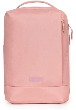 Roze rechthoekige rugzak met bovenhandgreep, zijritsvak en subtiele logopatch op het voorpaneel.