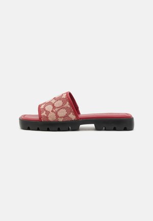 Sandale rouge à glissière avec une empeigne en relief à motifs circulaires, une semelle intérieure rembourrée et une semelle en caoutchouc noir durable.