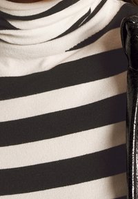 MAX&Co. Stickad tröja - black