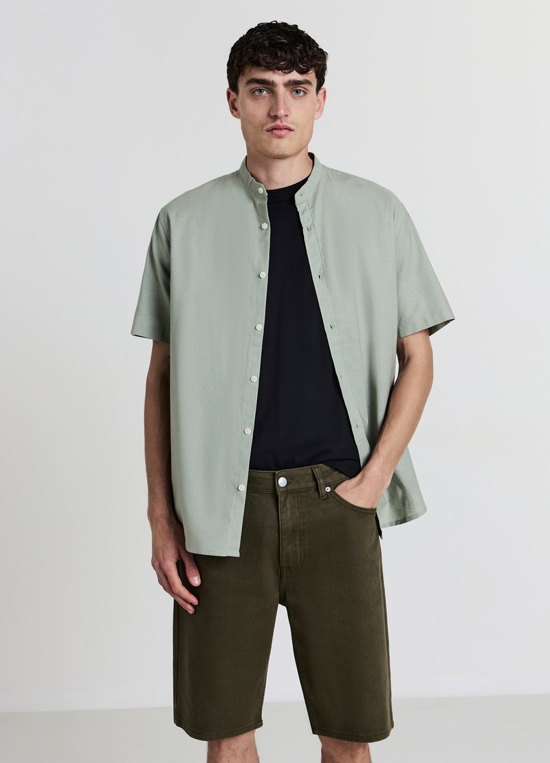 Calliope TASCHE - Jeans Shorts - verde militare