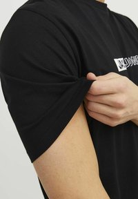 Jack & Jones RUNDHALS  - Camiseta estampada - black