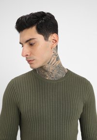 Pier One Camisola - oliv