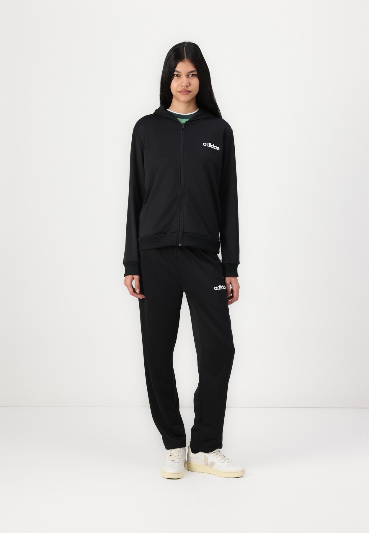 ESSENTIALS LINEAR