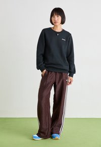 Columbia MARBLE CANYON™ CREW - Ikdienas džemperis - black