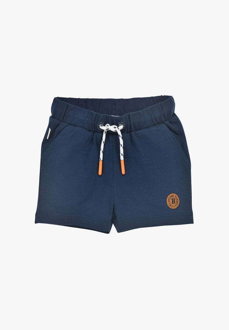 Marineblaue Baumwollshorts mit elastischem Bund, weißem Kordelzug mit orangefarbenen Spitzen, zwei Seitentaschen und einem Markenpatch auf der unteren Vorderseite.