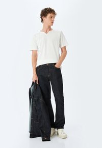 Koton - T-shirt basic
