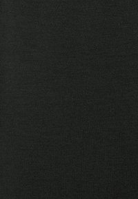 Schwarzer Strickstoff mit einer glatten Textur, dichtem Webmuster, gleichmäßiger Farbe und ohne sichtbare Muster oder Akzente.