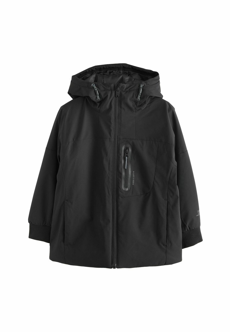 Veste noire à capuche avec fermeture éclair avant et poche poitrine zippée, équipée de cordons de capuche réglables et de poignets élastiques.