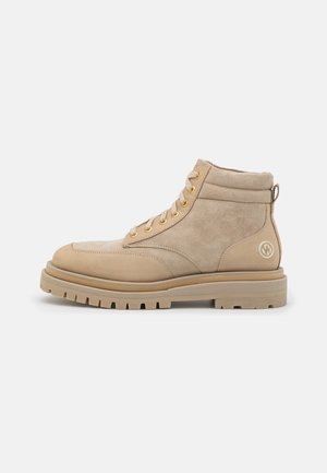 CLARISSA SNOW BOOT - Botas de tornozelo com plataforma - sand