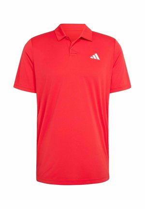 Camiseta polo roja de manga corta con una tapeta de dos botones y un pequeño logotipo blanco de Adidas en el pecho izquierdo.