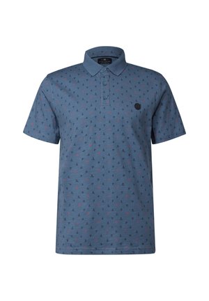 Modrá polo košile z bavlny s opakujícím se vzorem malých černých a červených trojúhelníků, s léga na tři knoflíky a malým logem na hrudi.