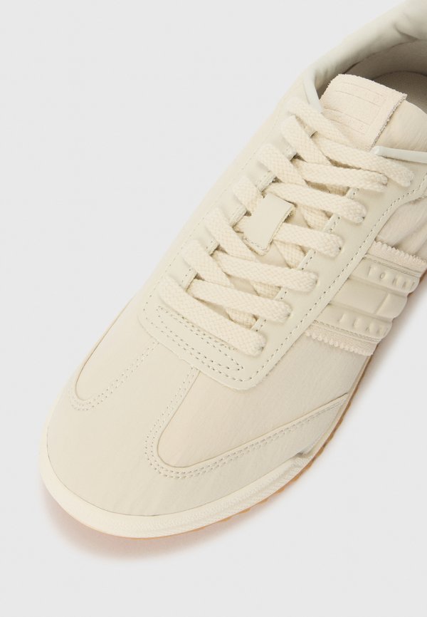 LOW PROFILE - Trainers - newsprint4