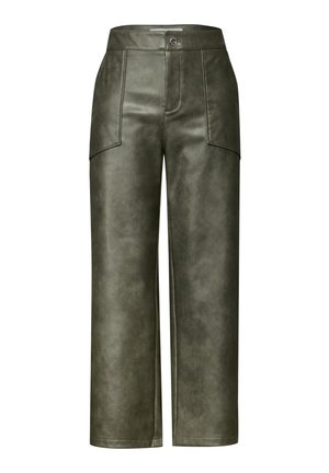 Pantalones de imitación cuero de pierna ancha en verde oliva con una textura suave, que cuentan con bolsillos frontales y un cierre de botón en la cintura.