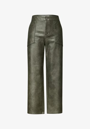 Pantalons larges en simili cuir vert olive avec une texture lisse, dotés de poches avant et d'une fermeture à boutons à la taille.