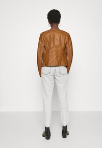 Vero Moda Giacca in similpelle - brown