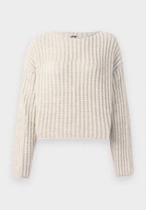 Cremefarbenes, langärmliges Strickpullover mit geripptem Muster und Rundhalsausschnitt, vor einem weißen Hintergrund präsentiert.