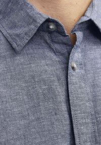 Jack & Jones JJESUMMER LINEN MIX SHIRT - Camisa - faded denim