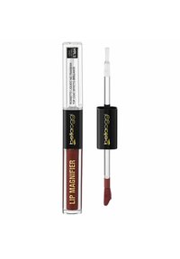 Rossetto liquido in un contenitore trasparente con tappo nero. Ombretto borgogna scuro, con punta dell'applicatore morbida e scritte dorate.