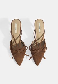 Desa Muiltjes met hak - brown