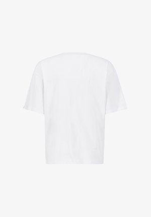 Valge lühikeste varrukatega T-särk sirge lõikega, ümmarguse kaeluse ja sileda puuvilla tekstuuriga, ilma nähtavate logode või mustriteta.