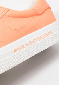 Tamaris LACE-UP - Trainers - peach neon