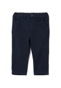 Pantalones infantiles de color azul marino, hechos de tela texturizada, con una cintura estructurada con botón, bolsillos frontales y diseño de pierna recta.