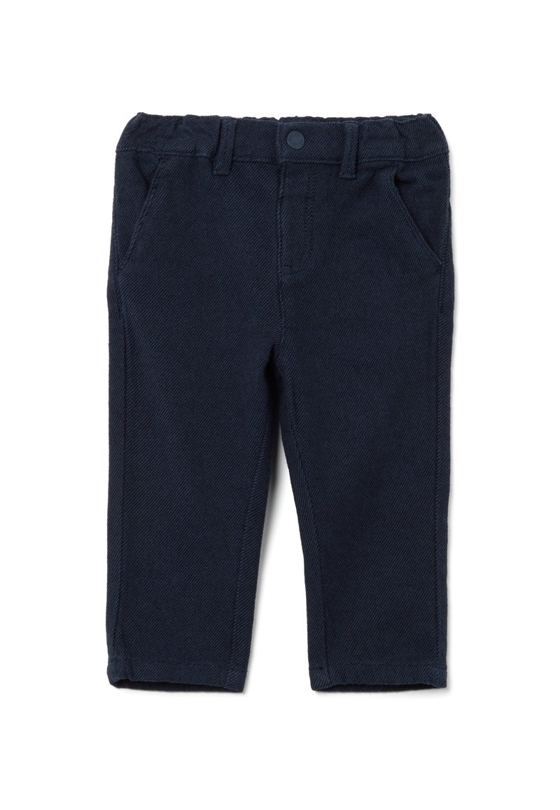 Pantalones infantiles de color azul marino, hechos de tela texturizada, con una cintura estructurada con botón, bolsillos frontales y diseño de pierna recta.