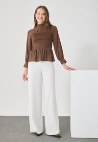 Long sleeved top - chestnut
