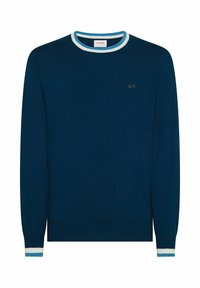Maglione blu navy con collo a girocollo, colletto e polsini a coste di un blu chiaro e bianco a contrasto, con un piccolo logo sul petto.