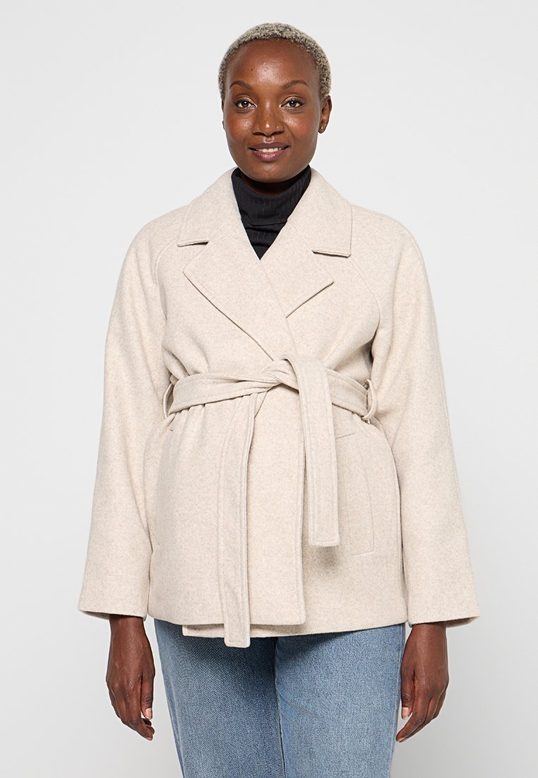 Vero Moda Maternity Halflange jas beige Vero Moda Maternity Halflange jas beige
