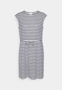 Vestido riscado em azul marinho e branco com mangas curtas em forma de capa, decote redondo e cintura ajustada com cordão.