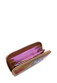 Bruine gestippelde ritsportemonnee met levendige bloemontwerpen, voorzien van een roze stoffen interieur en meerdere pasjesvakjes. Rits hardware zichtbaar.